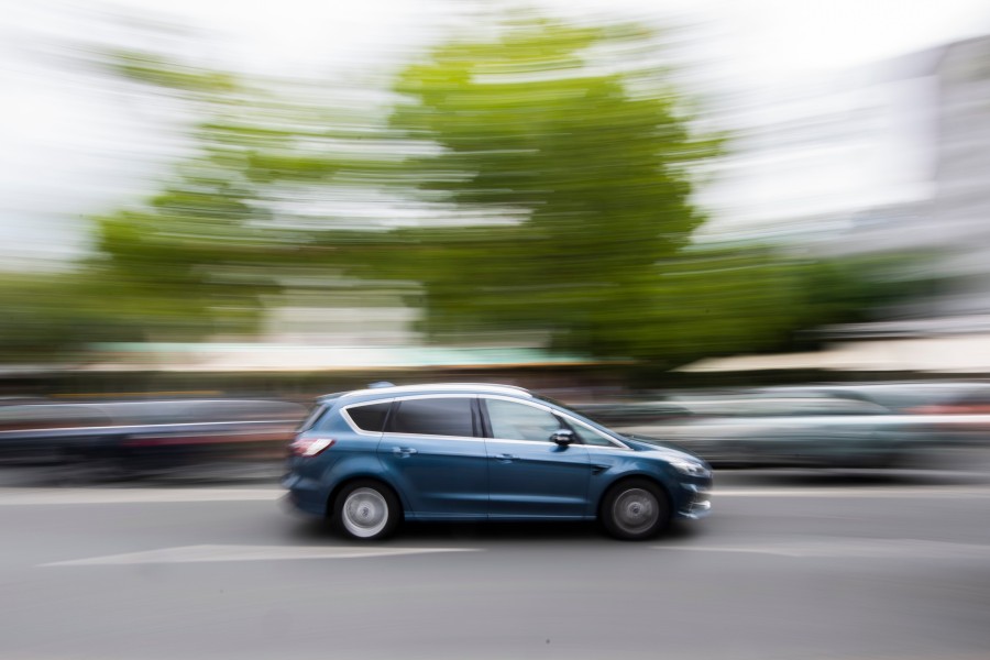 In Hannover ist ein Autofahrer auf eine Menschenmenge zugerast. (Symbolfoto)