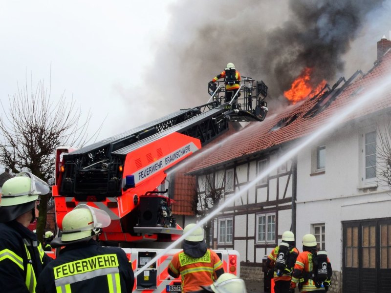 wolfenbüttel brand feuer feuerwehr veltheim sickte