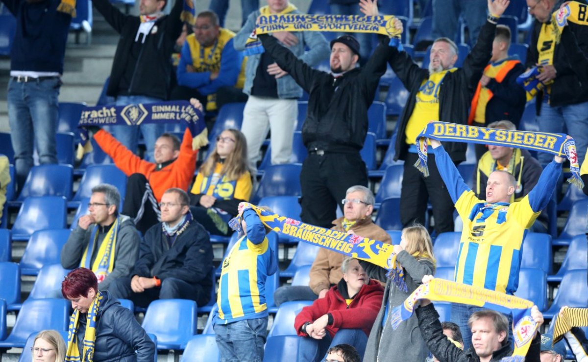 Eintracht Braunschweig Fans.jpg