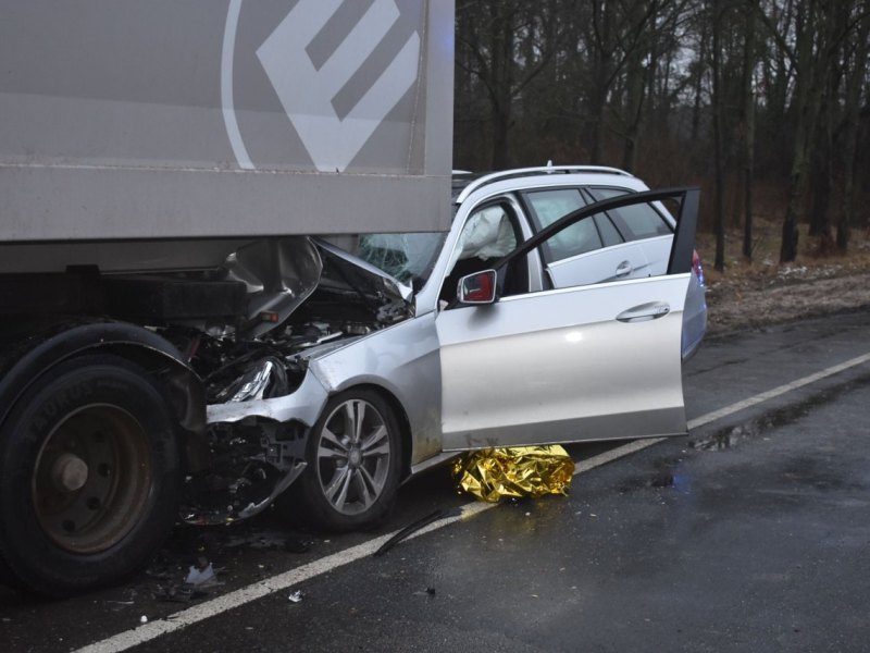 Hardesse Gifhorn Unfall B188 Mercedes