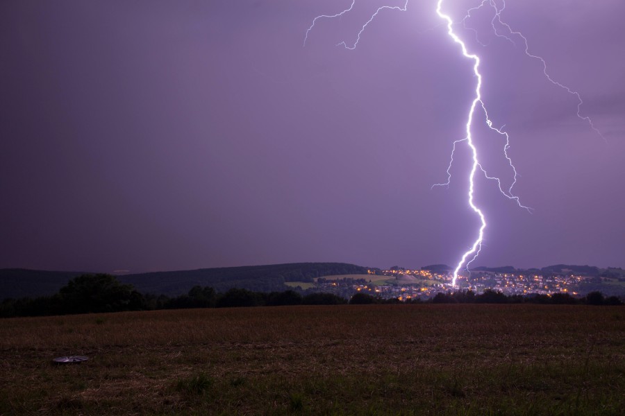 Im Kreis Gifhorn hat ein Erdblitz für schockierte Anwohner gesorgt. (Archivbild)