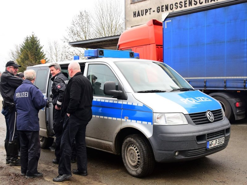 Polizei bei der Suche Wolfenbüttel.JPG