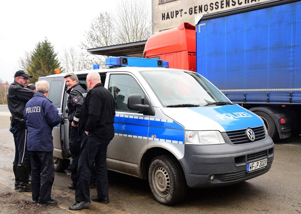 Polizei bei der Suche Wolfenbüttel.JPG