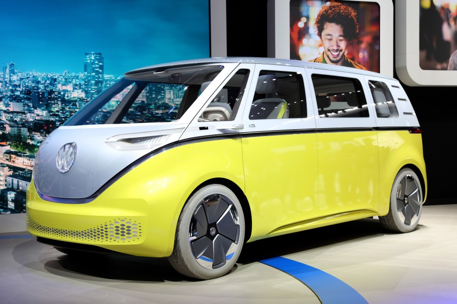 VW hatte das Konzept des ID.Buzz erstmals 2017 der Öffentlichkeit präsentiert. Von dem einstigen Design ist nicht mehr viel übrig. 