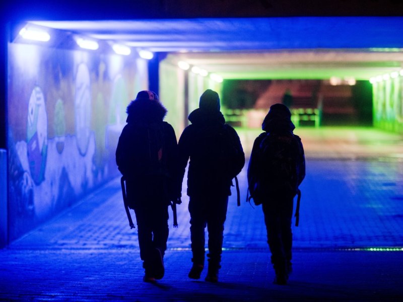 wolfsburg jungs jungen schule schulweg snipes
