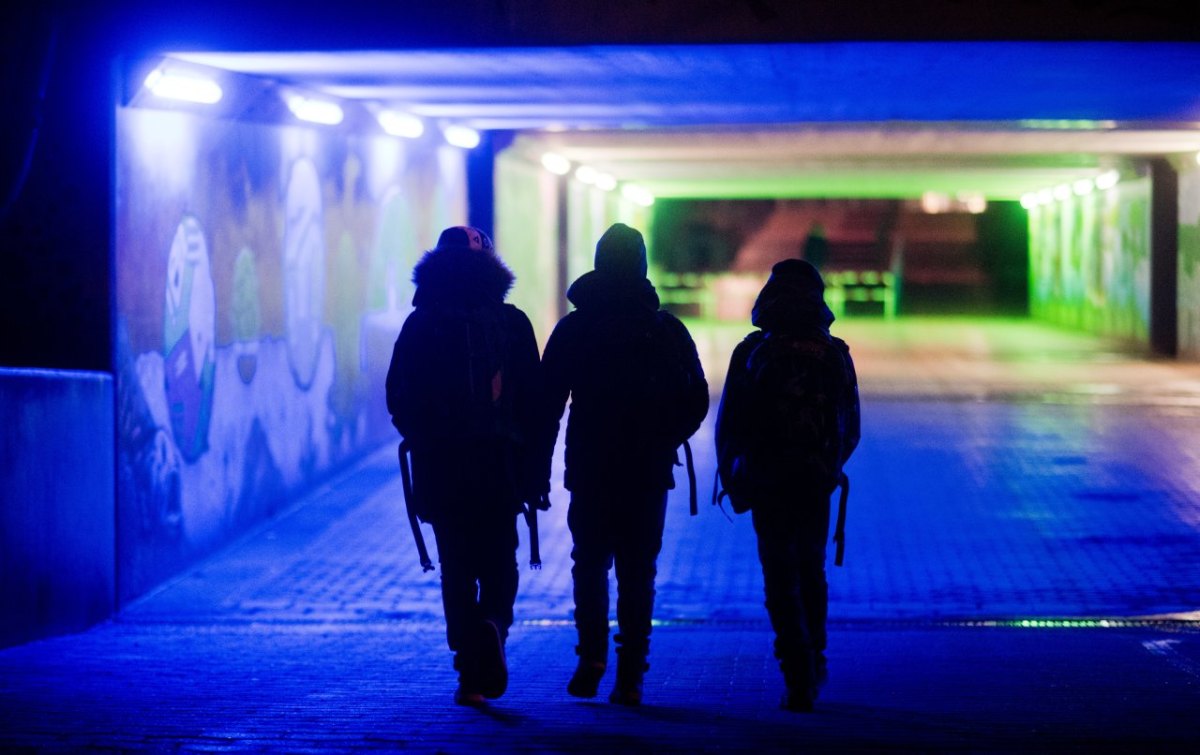 wolfsburg jungs jungen schule schulweg snipes