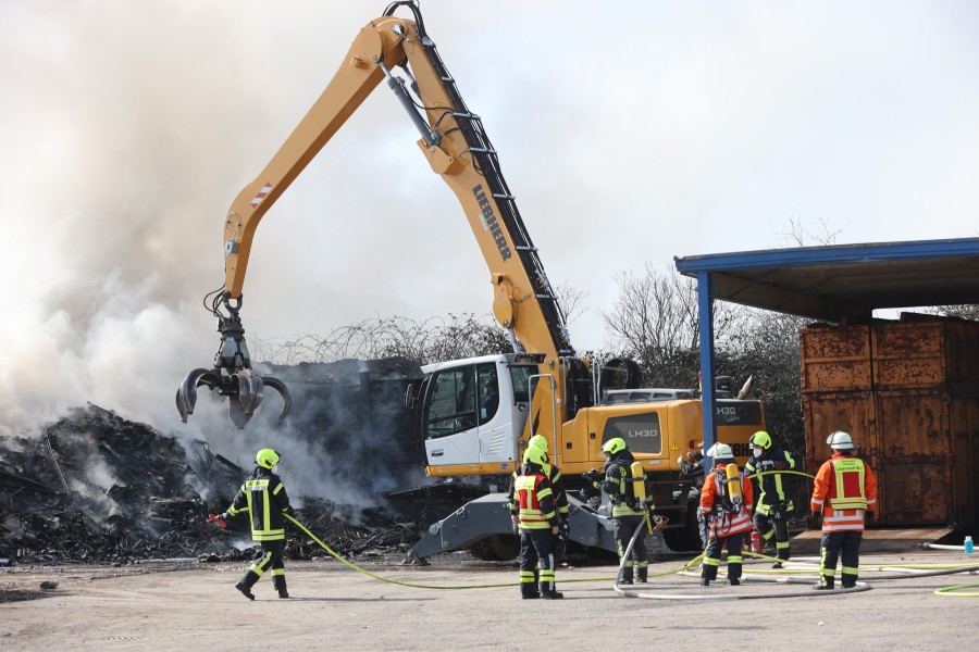 In Salzgitter brannte ein Recyclingzentrum.  