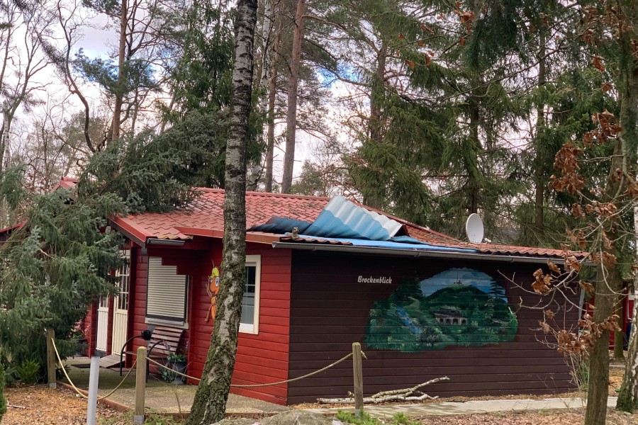 Das Ferienhaus Brockenblick am Bernsteinsee in Gifhorn erlitt große Schäden. Seitdem steht die Küche unter Wasser. 