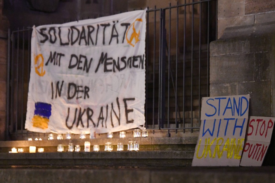 Am Montagnachmittag wird auf dem Schlossplatz die Friedensveranstaltung „Licht für den Frieden“ in Braunschweig stattfinden. Um 17 Uhr eröffnet der Oberbürgermeister die Veranstaltung. (Archivbild)