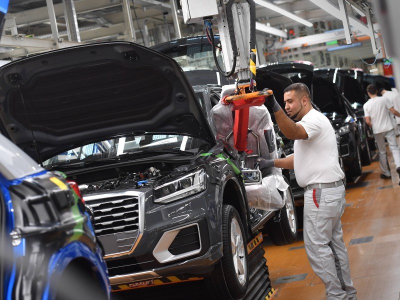 Ein Mitarbeiten in der Produktion bei Audi