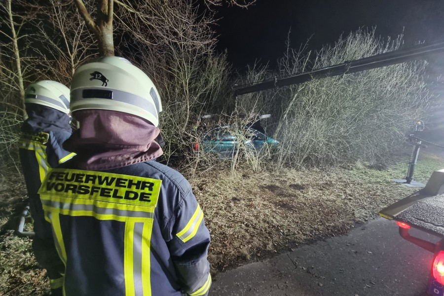 Die Feuerwehr Vorsfelde war als erste Feuerwehr vor Ort und unterstützte den zuvor eingetroffenen Rettungsdienst bei der Versorgung der Patienten. 