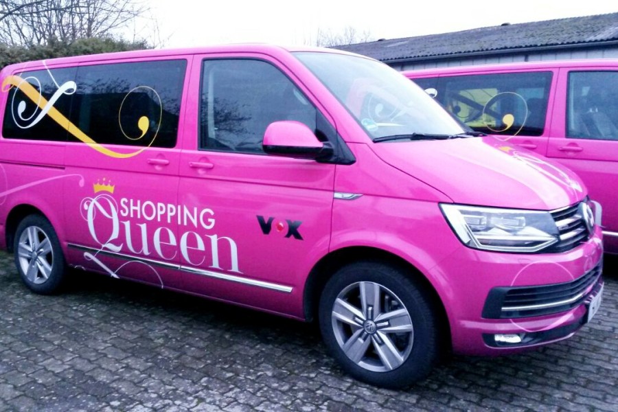 Der pinke Shopping Queen-Bus ist im September in Wolfsburg unterwegs gewesen. (Archivbild)