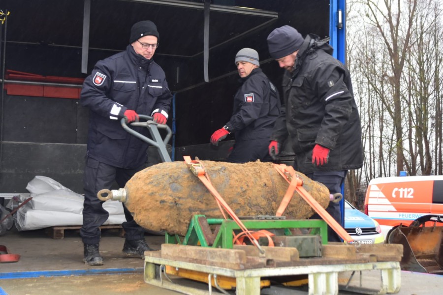 Die Bombe kann jetzt abtransportiert werden. 