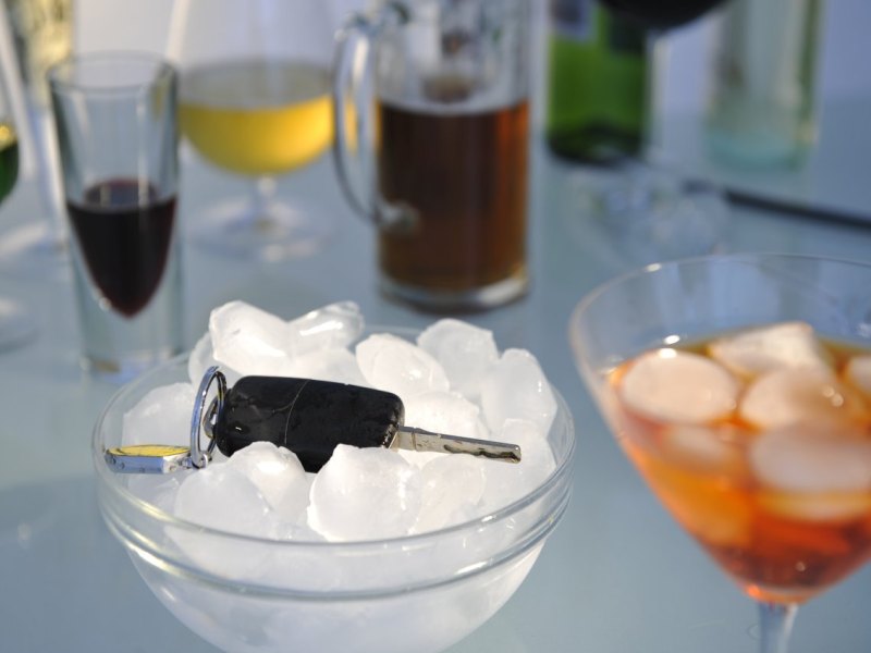 Alkohol am Steuer Alkohol Auto Führerschein Autschlüssel