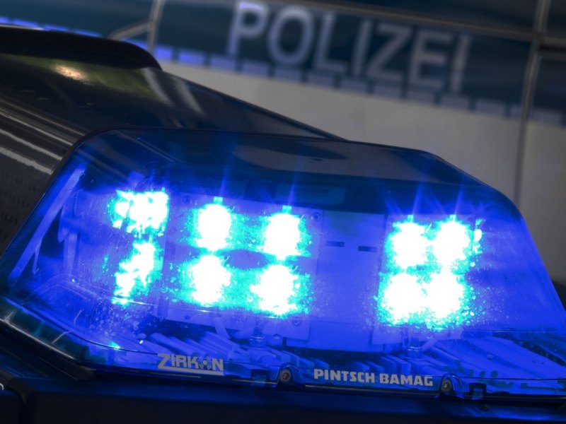 BLAULICHT POLIZEI_DUNKLEr showcase