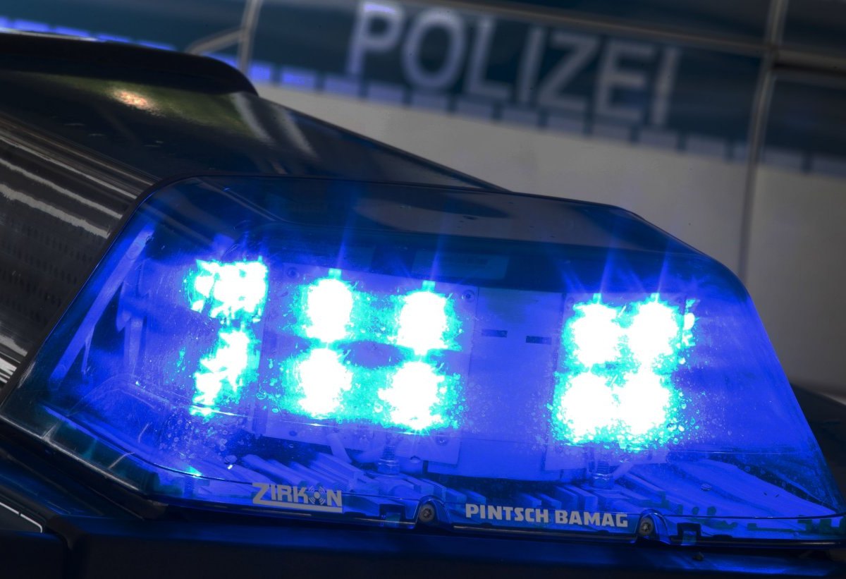 BLAULICHT POLIZEI_DUNKLEr showcase