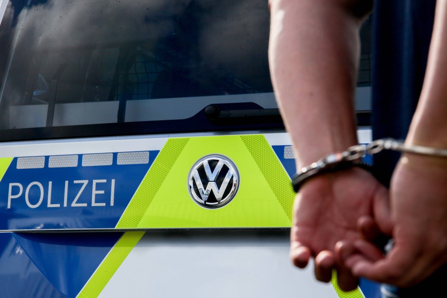 Die Polizei nahm den Mann mit. (Symbolfoto)