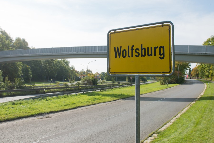 Der Trunkenbold fuhr auf der Braunschweiger Straße in Richtung Wolfsburg, als ihn Zeugen beobachteten. (Archivbild)