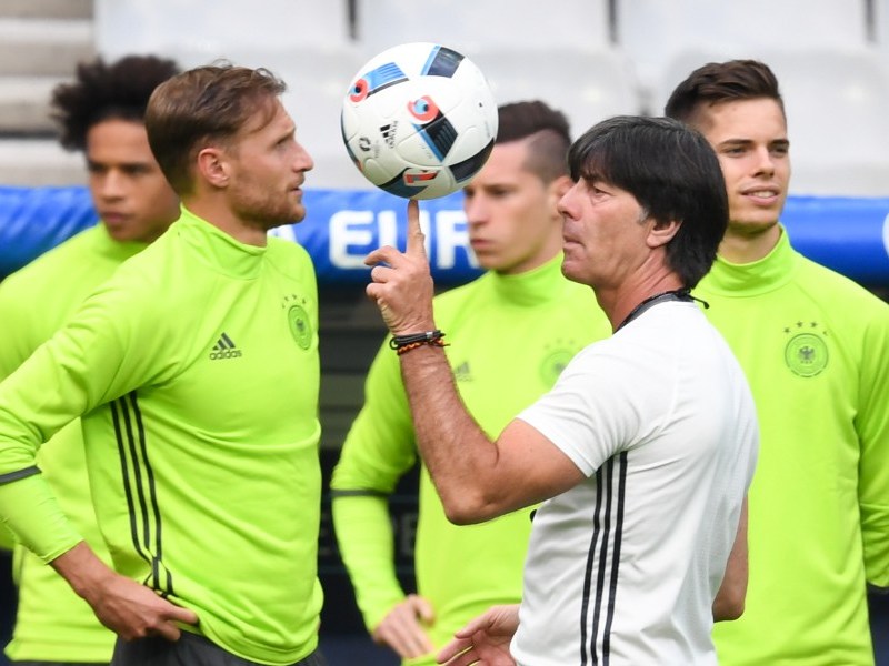 Löw macht weiter! (Archivbild), Bundestrainer Joachim Löw gab taktische Einblicke. (Archivbild)