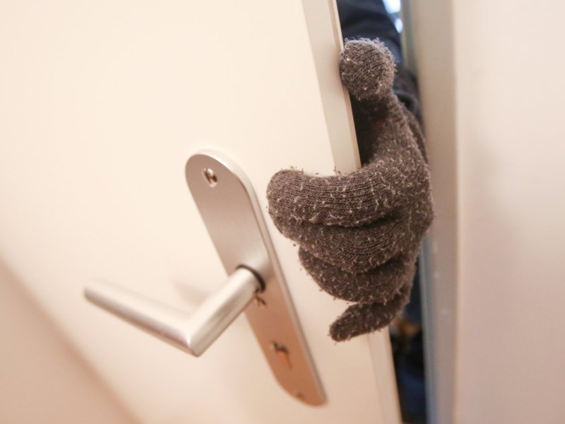 Dieb Hand EInbruch EInbrecher