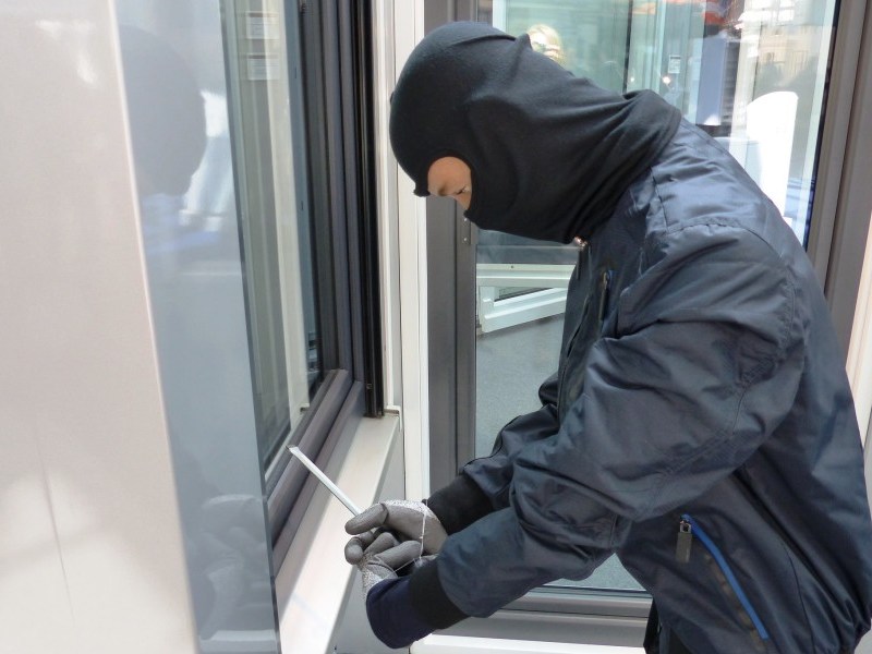 Einbrecher machen sich auch in den Wohnungen und Häusern der Region zu schaffen (Symbolbild).