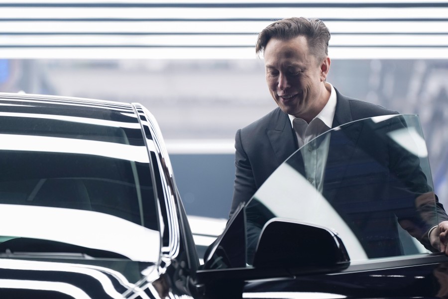 Bisher hat Tesla-Boss Elon Musk allen Grund zur Freude, denn seine Firma ist weltweiter Marktführer in Sachen E-Mobilität. VW will das nun ändern. (Symbolbild)