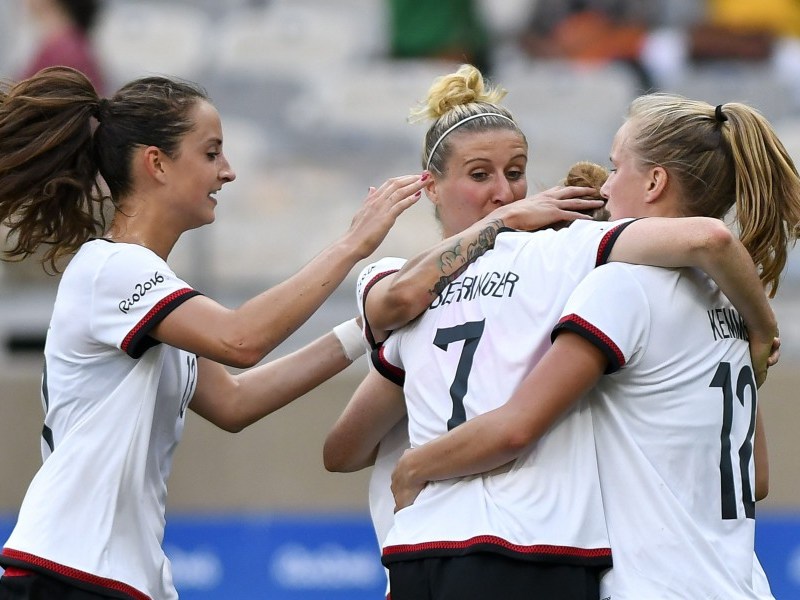Jubelnde DFB-Fußballerinnen. (Archivbild)