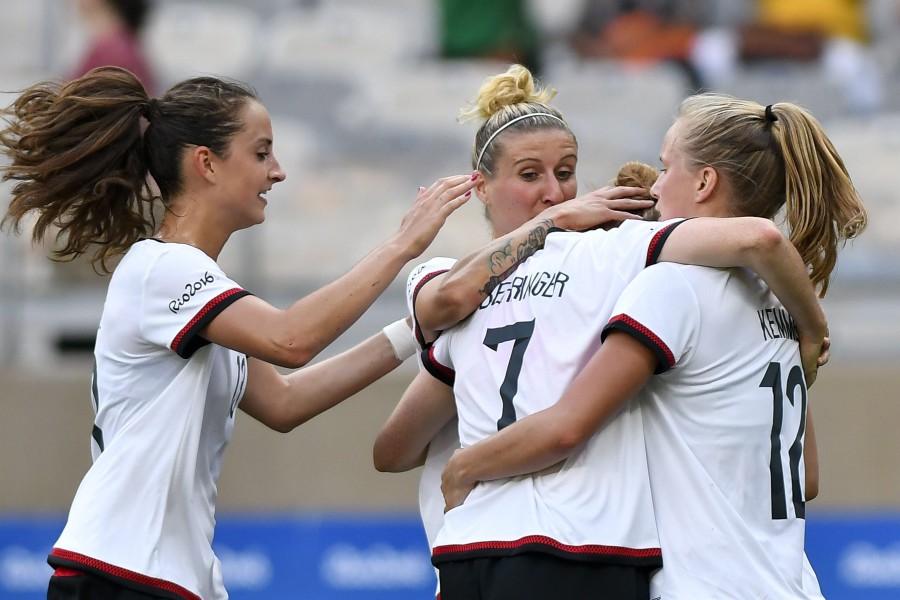 Jubelnde DFB-Fußballerinnen. (Archivbild)