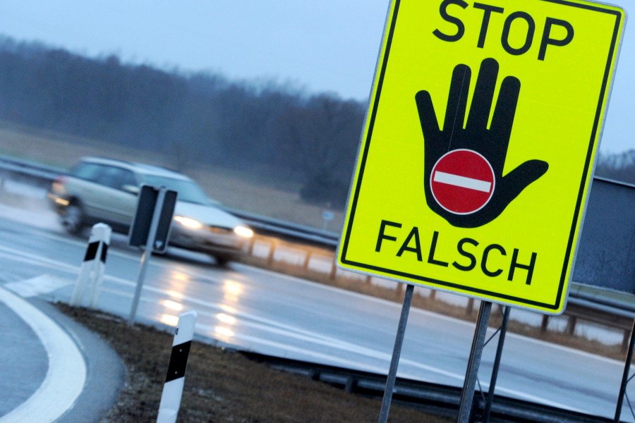 Diese knallgelben Warnschilder gibt es in Braunschweig nicht.  Womöglich hätten sie geholfen. (Symbolfoto)