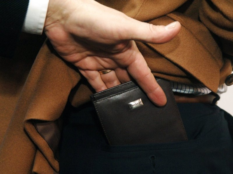 Geldbörse aus Gesäßtasche gestohlen