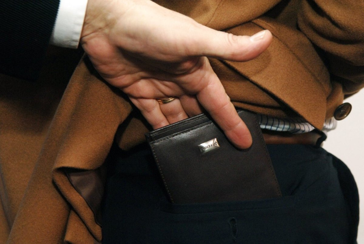 Geldbörse aus Gesäßtasche gestohlen