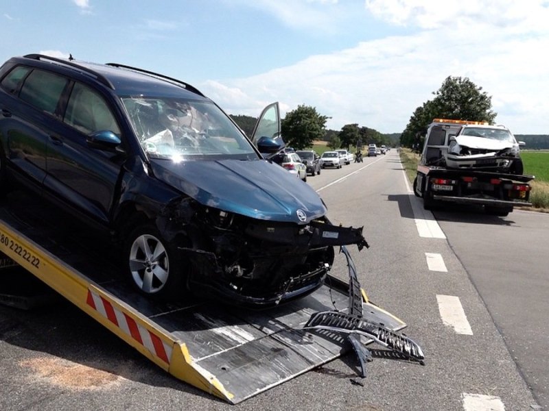 Gifhorn Unfall auf B71 Verletzte Polizei Blaulicht Rettungswagen