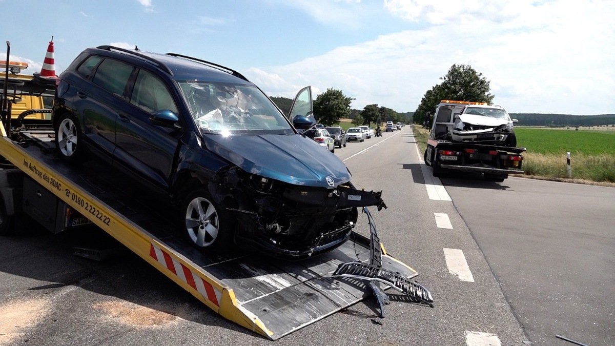 Gifhorn Unfall auf B71 Verletzte Polizei Blaulicht Rettungswagen