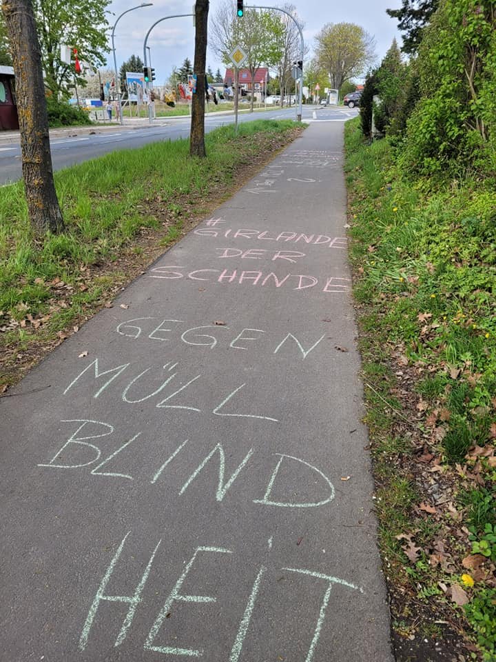 Girlande gegen Müllblindheit