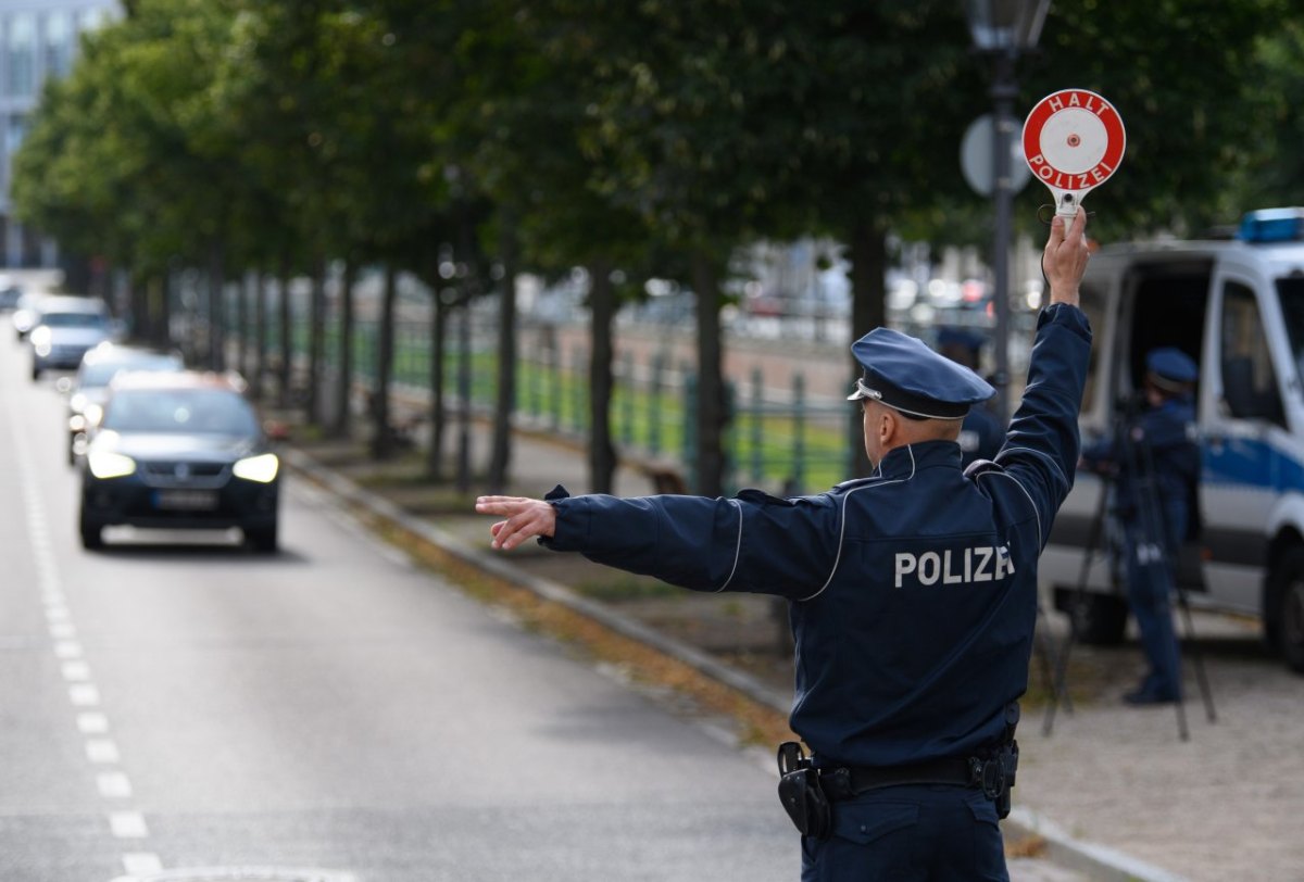 Grundschule Peine Polizeikontrolle.jpg