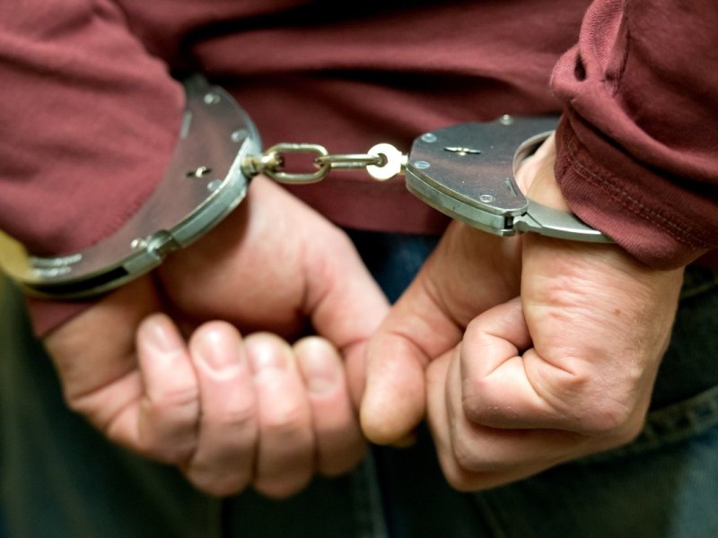 Handschellen Festnahme polizei blaulicht