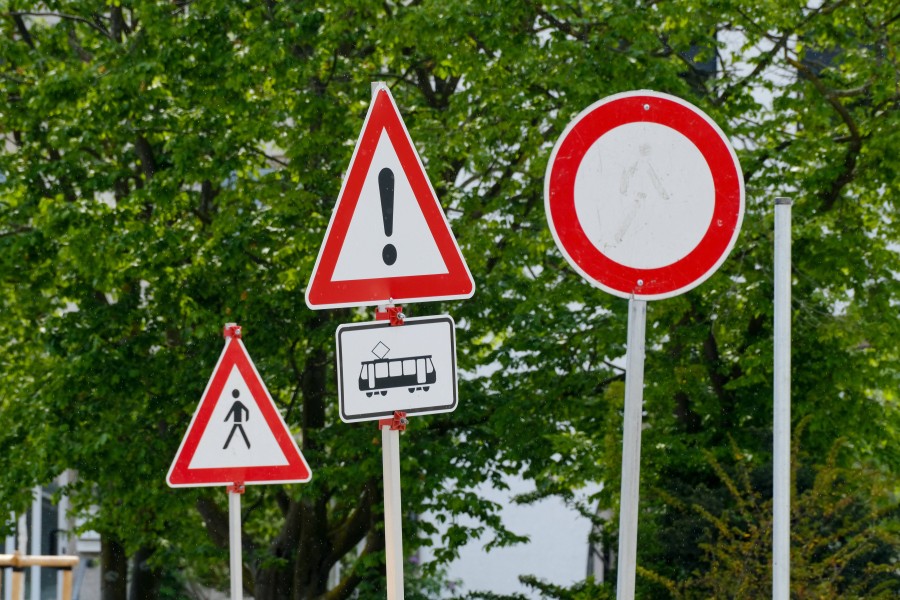 Die nahen Bahnschienen hatte der 44-Jährige aus Hannover offenbar nicht bemerkt. (Symbolbild)