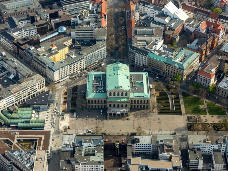 Hannover-Opernplatz.jpg
