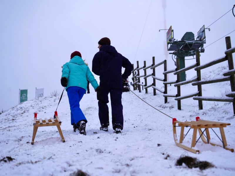 Harz Schnee Touristen.jpg