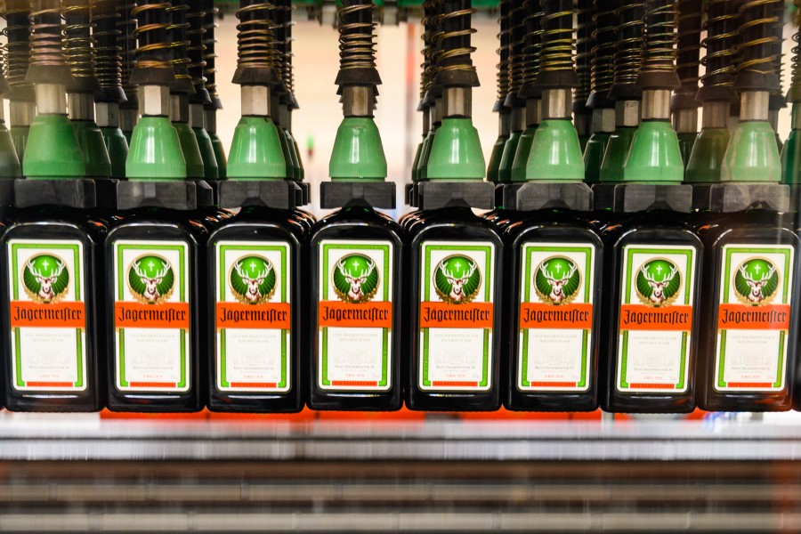 Jeder kennt es: Das Jägermeister-Logo.