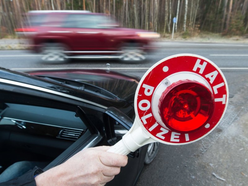 Kelle Blaulicht Polizei Kontrolle Symbolbild