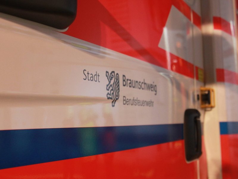 Klinikum Braunschweig Notarzt Unfall Rettungswagen Feuerwehr Rettungsdienst abends nachts