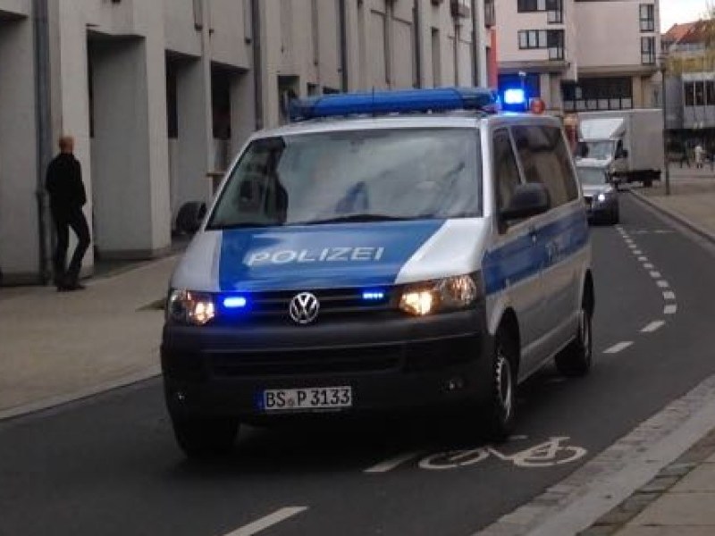 Die Braunschweiger Beamten auf dem Weg zum Einsatz.