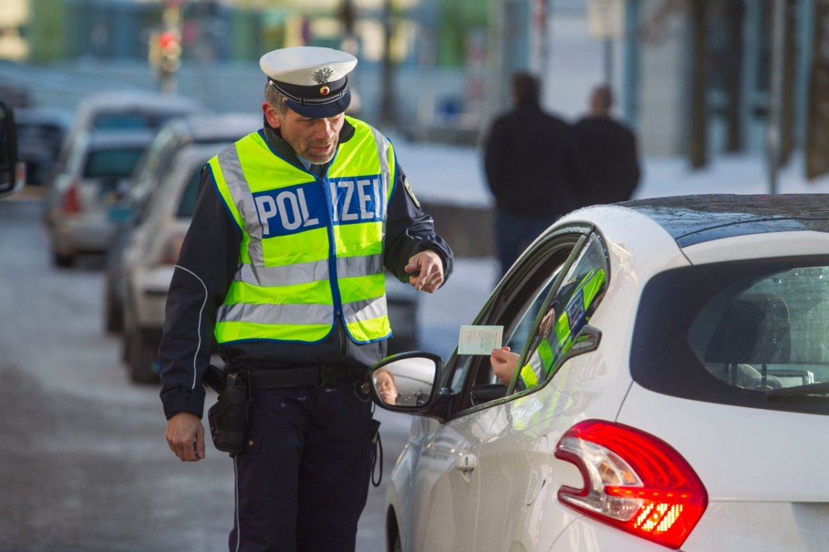 Polizei Blaulicht Symbolbild Polizeikontrolle Kontrolle