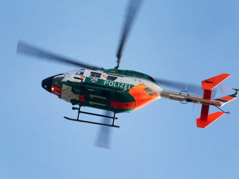 Ein Polizeihubschrauber war am Montag bei der Suche nach einer Vermissten aus Meinersen beteiligt (Symbolbild).