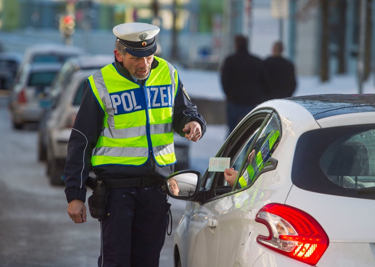 Polizeikontrolle Blaulicht.jpg