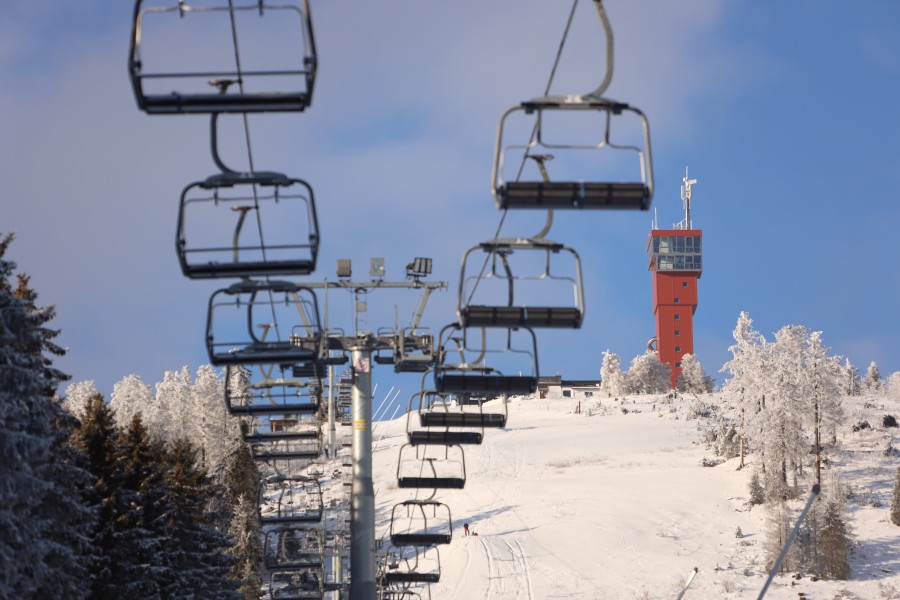 Die Wurmberger Ski-Lifte im Harz stehen noch eine Weile still.