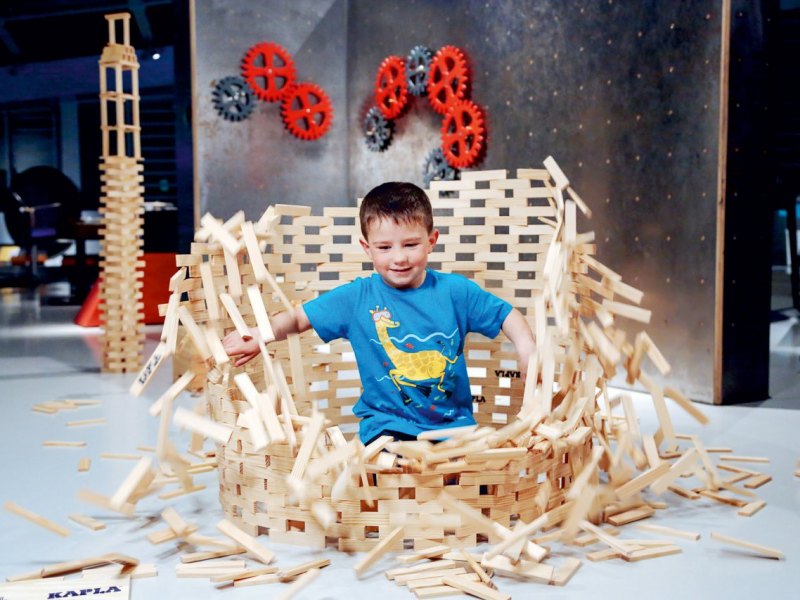 Sommeraktion mit Kapla Bausteinen im phaeno Foto Janina Snatzke.jpg