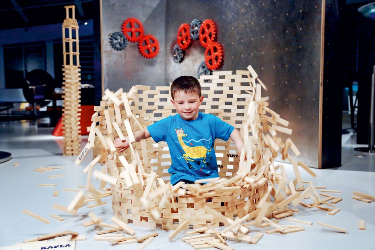 Sommeraktion mit Kapla Bausteinen im phaeno Foto Janina Snatzke.jpg