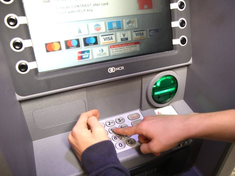 Sparkasse Volksbank Deutsche Bank.jpg